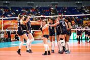Bucuria jucătoarelor olandeze după ce au reusit sa invinga Japonia la Campionatul Mondial feminin de volei