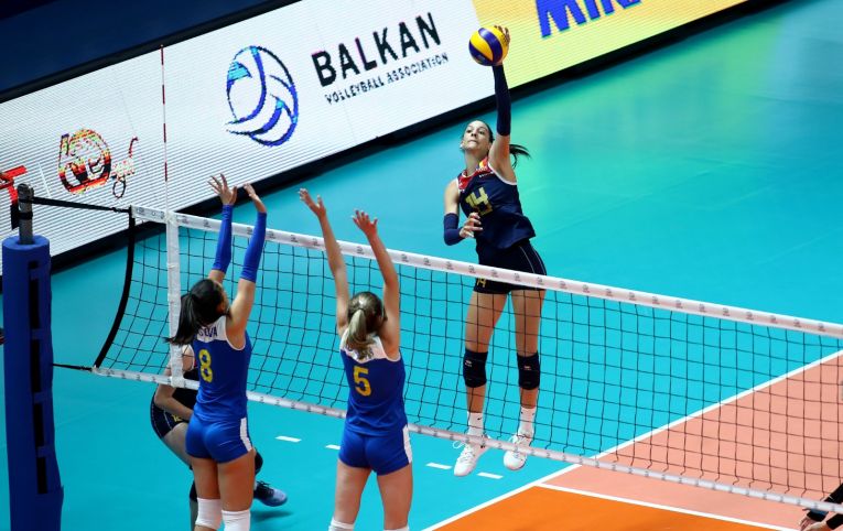 Alexia Cărutasu in atac la Campionatul Balcanic Under 19