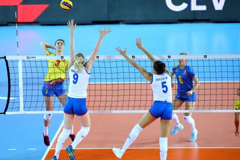 Rodica Buterez în atac în fața Serbiei, în optimile de finală ale Campionatului European