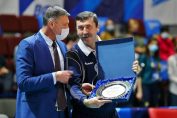 Andrei Zenovich a primit un trofeu la ultimul meci arbitrat în carieră