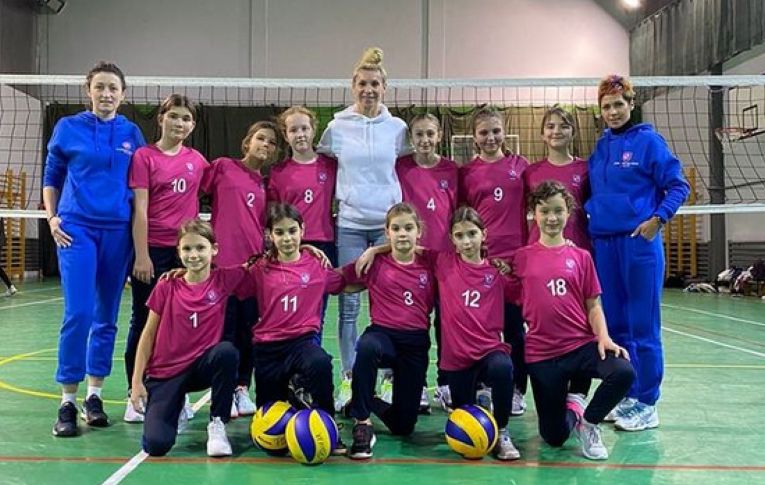 Echipa de minivolei a Academiei Pîrv 11 participă în premieră la campionat