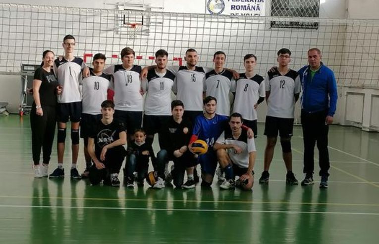 Echipa de juniori CSS Dinicu Golescu Câmpulung Muscel, după meciul din etapa a cincea a campionatului 2021/ 2022