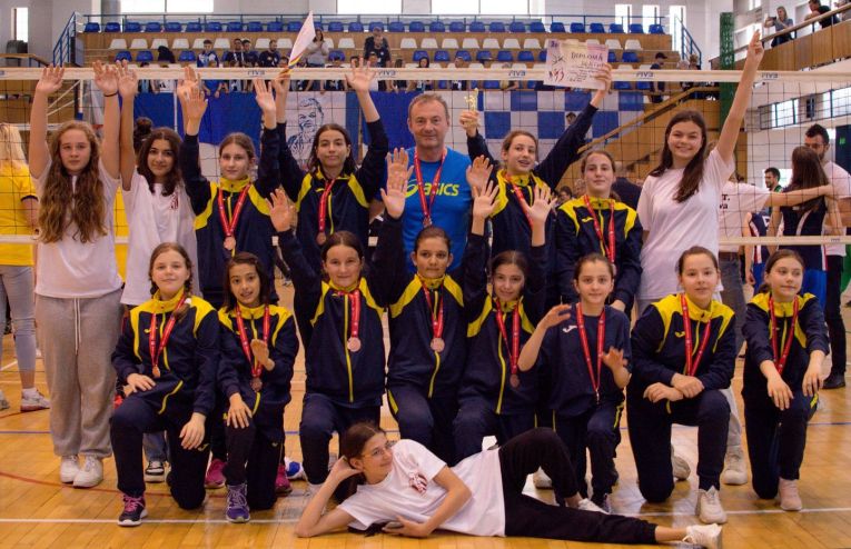 CS Muscel Câmpulung a obținut medaliile de bronz în campionatul de minivolei
