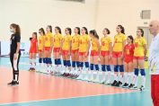 Naționala României U17 înaintea startului meciului debut de la Europene (FOTO: CEV)