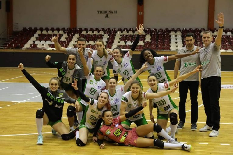 Bucuria fetelor de la Belor Galați după câștigarea turneului de la București din Divizia A1