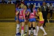 Bucuria fetelor de la ACS Volei Cristina Pîrv Truda după prima victorie