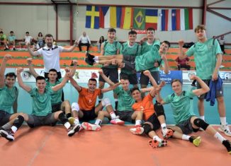 Jucătorii formației CTF Mihai I și bucuria victoriei cu principala rivală, LAPI Dej, la turneului final al campionatului de juniori din 2022